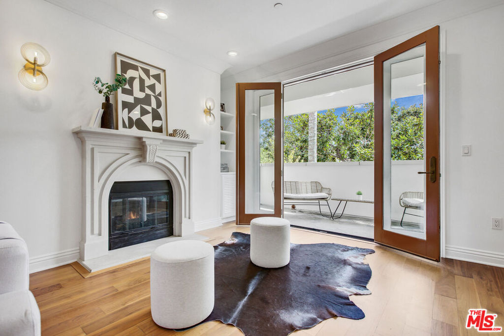 Properties 2 261 S Reeves Drive 201