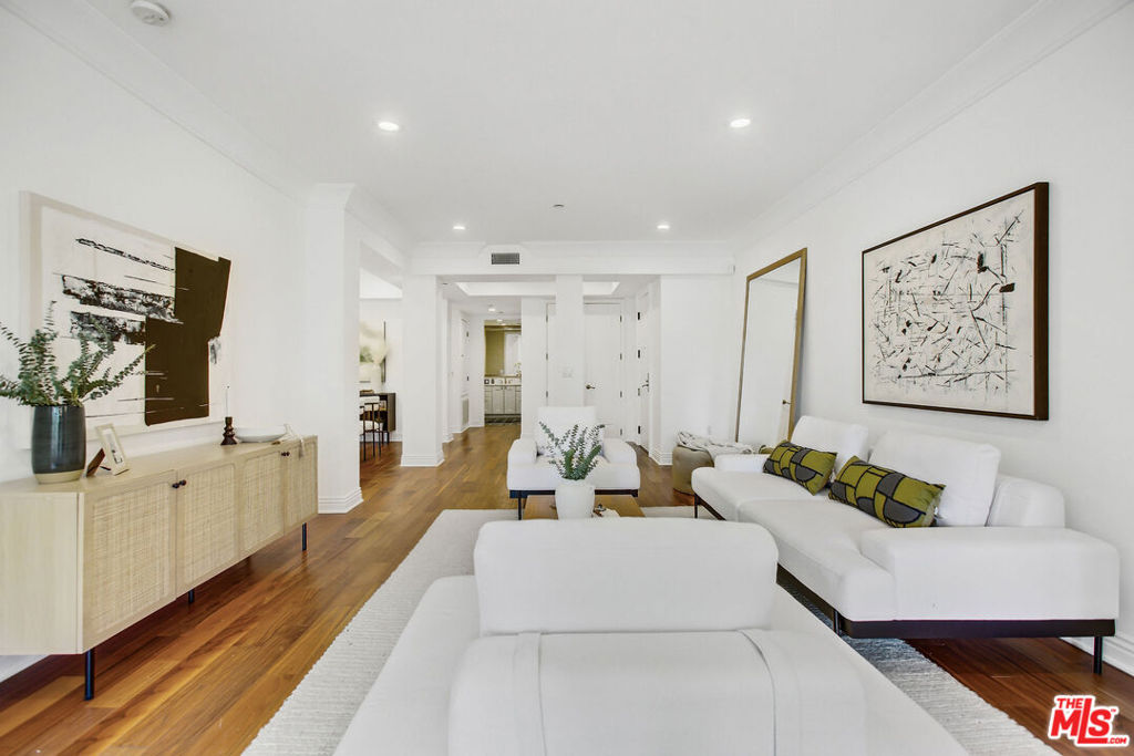 Properties 1 261 S Reeves Drive 201