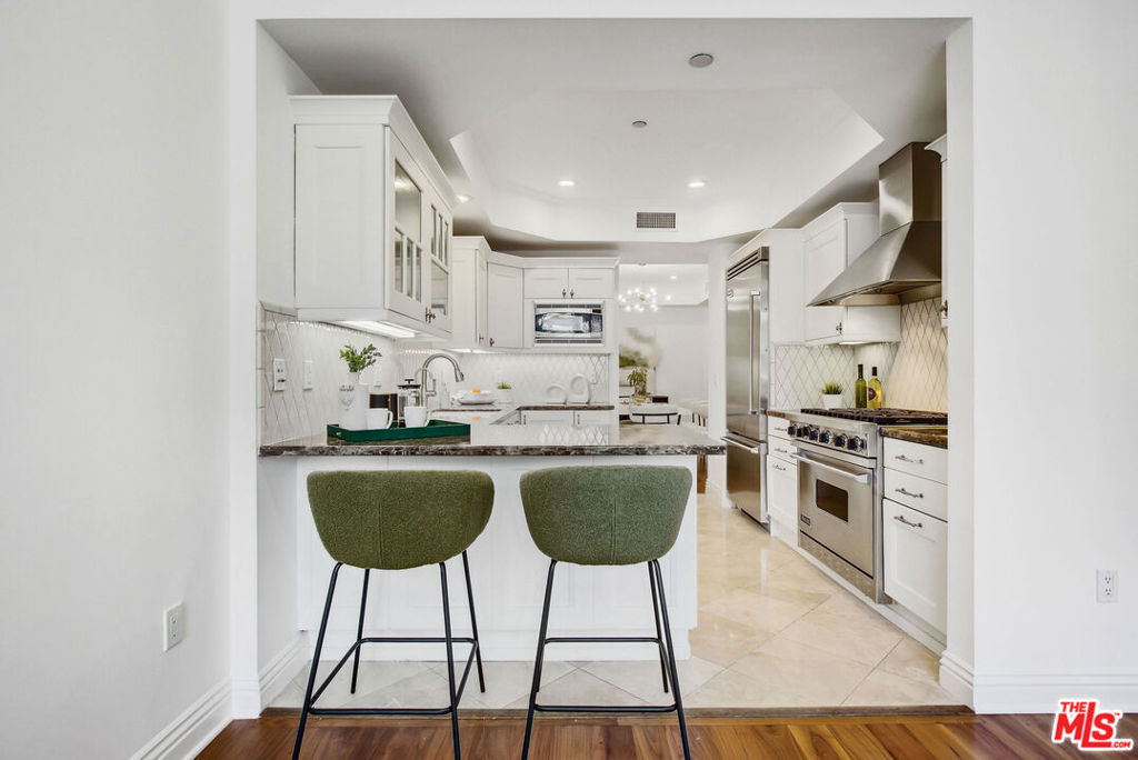Properties 3 261 S Reeves Drive 201
