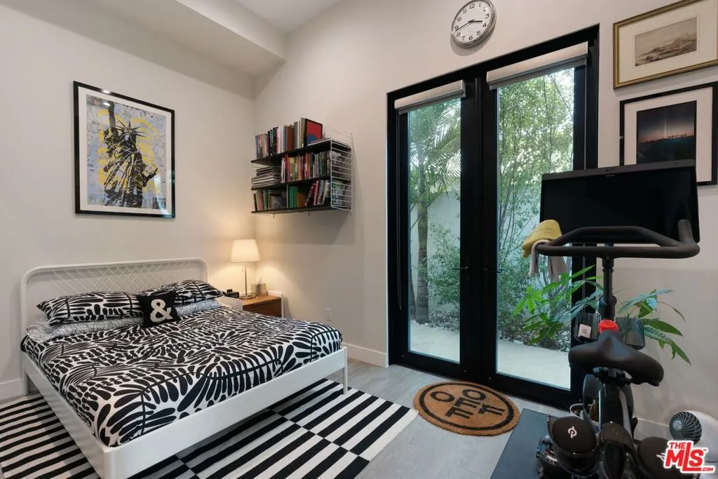 Santa Monica, California 90401, United States, 2 Bedrooms Bedrooms, ,2 BathroomsBathrooms,Residential,Pending,8736