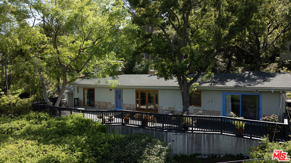 1129 Fernwood Pacific Drive