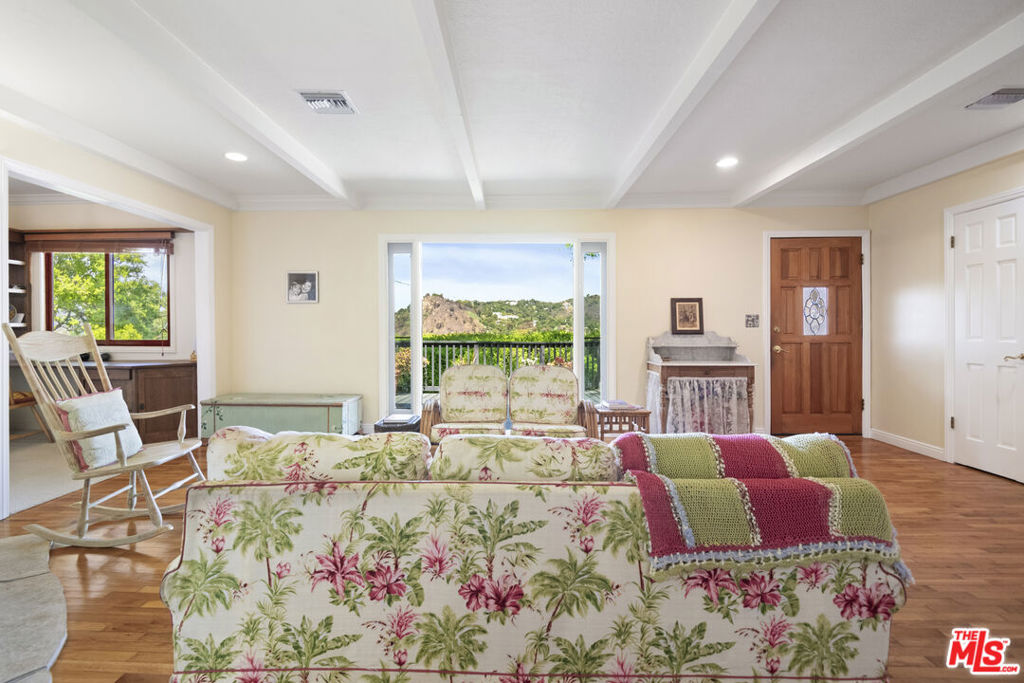 1129 Fernwood Pacific Drive