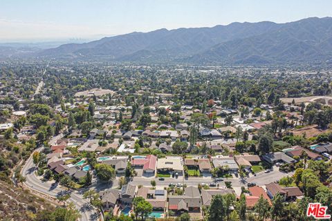 A home in La Crescenta