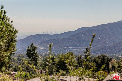 A home in La Crescenta