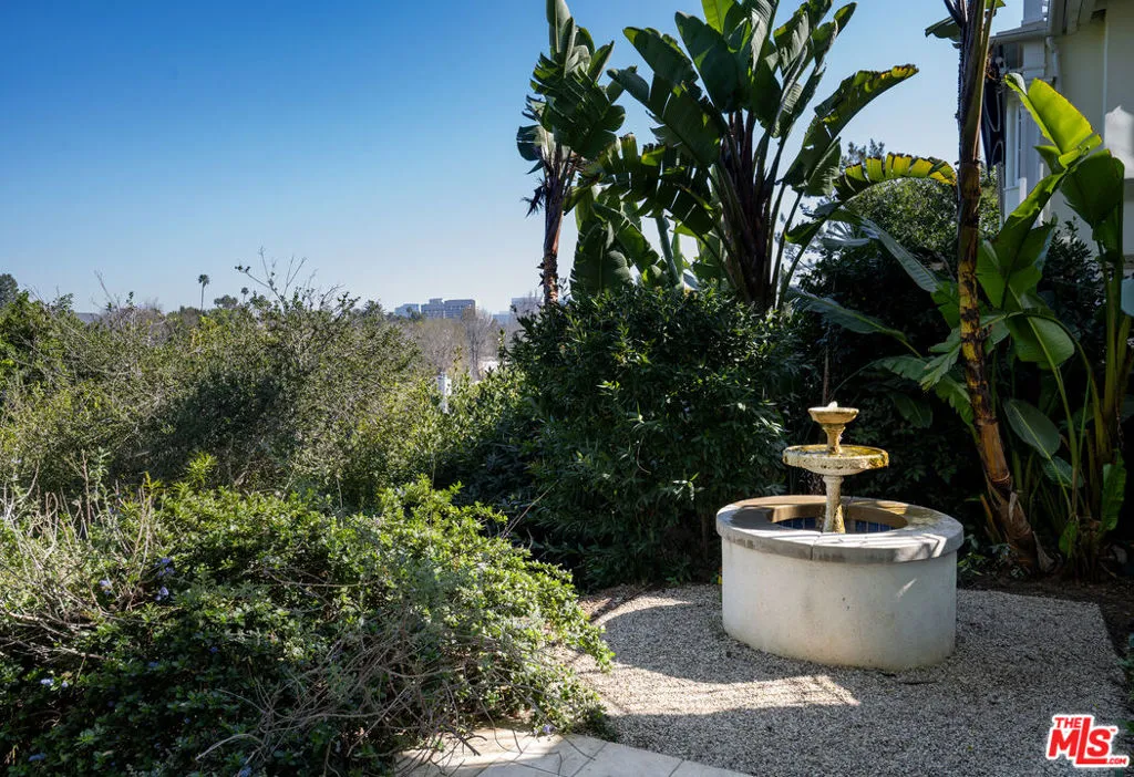 Los Angeles, California 90024, United States, 4 Bedrooms Bedrooms, ,4 BathroomsBathrooms,Residential,Active,81882