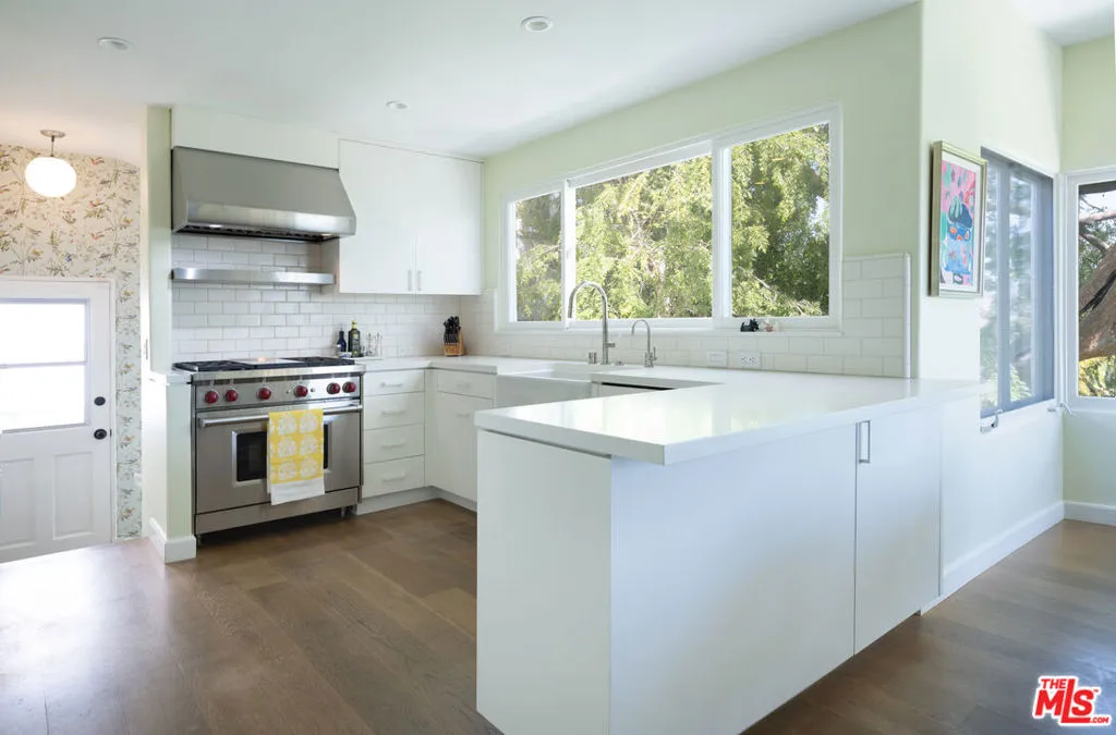 Los Angeles, California 90024, United States, 4 Bedrooms Bedrooms, ,4 BathroomsBathrooms,Residential,Active,81882