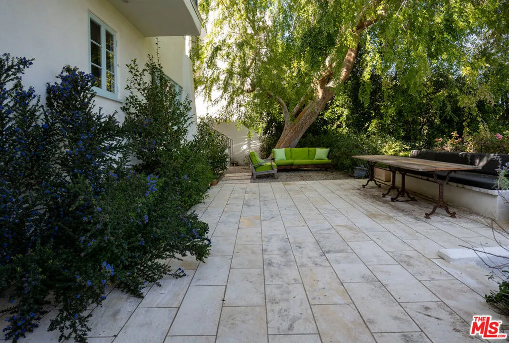 Los Angeles, California 90024, United States, 4 Bedrooms Bedrooms, ,4 BathroomsBathrooms,Residential,Active,81882