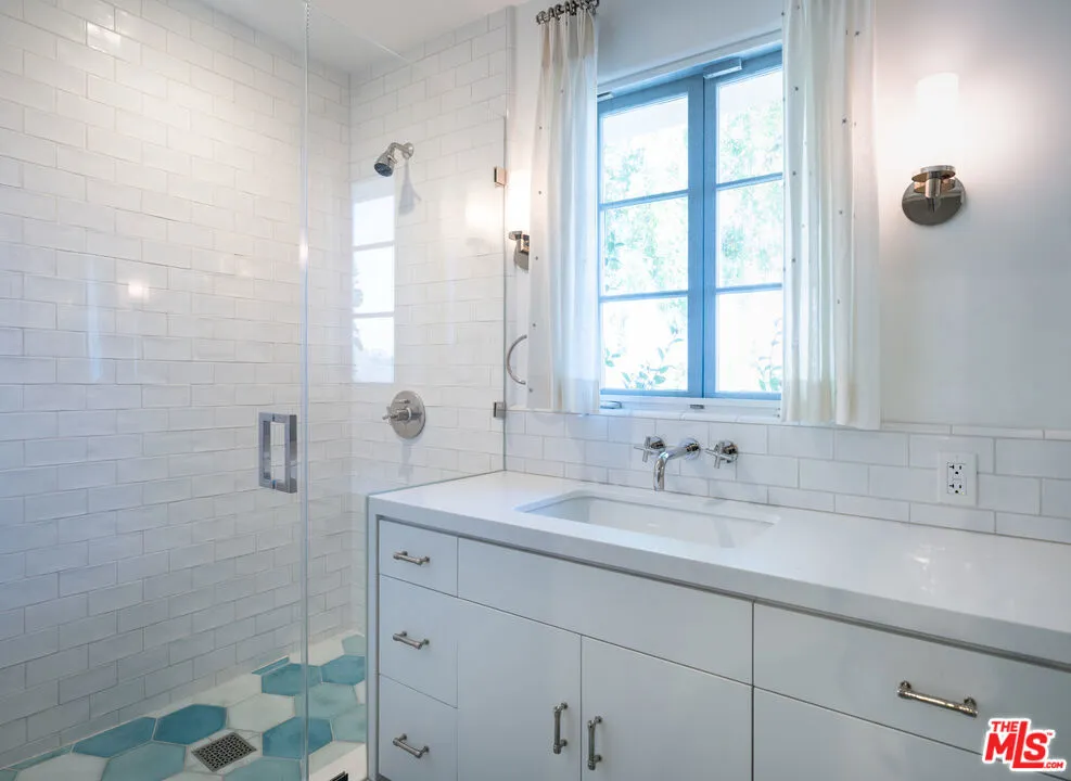 Los Angeles, California 90024, United States, 4 Bedrooms Bedrooms, ,4 BathroomsBathrooms,Residential,Active,81882