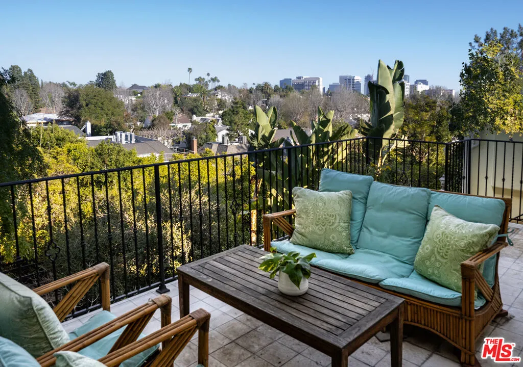 Los Angeles, California 90024, United States, 4 Bedrooms Bedrooms, ,4 BathroomsBathrooms,Residential,Active,81882