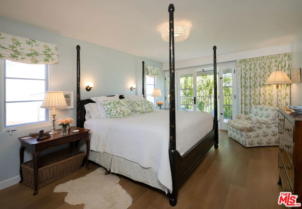 Los Angeles, California 90024, United States, 4 Bedrooms Bedrooms, ,4 BathroomsBathrooms,Residential,Active,81882