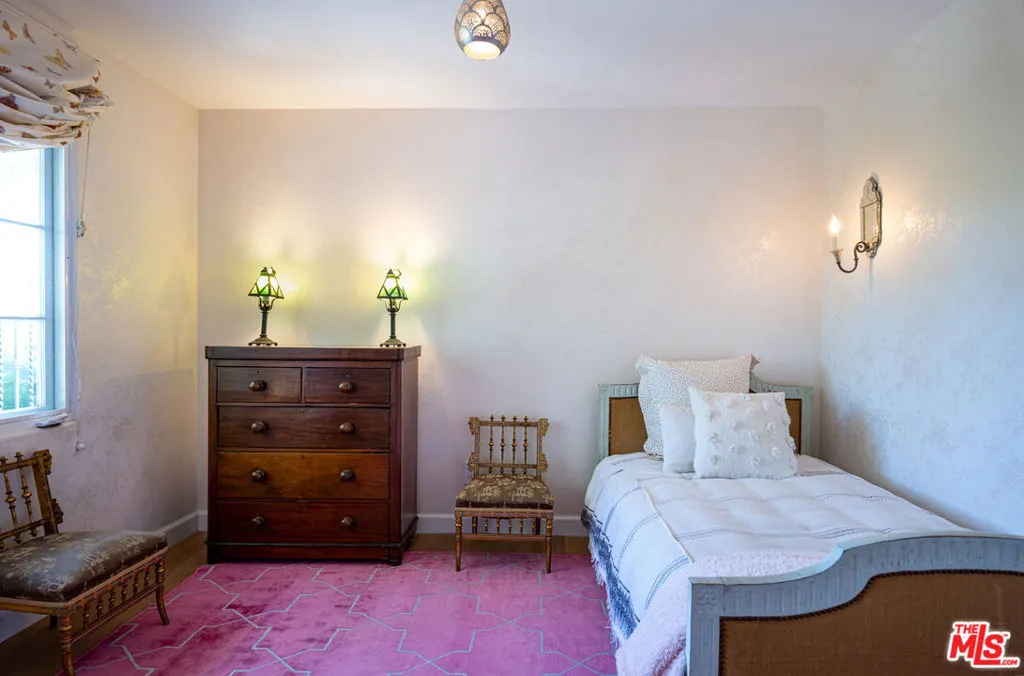 Los Angeles, California 90024, United States, 4 Bedrooms Bedrooms, ,4 BathroomsBathrooms,Residential,Active,81882