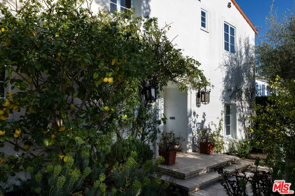 Los Angeles, California 90024, United States, 4 Bedrooms Bedrooms, ,4 BathroomsBathrooms,Residential,Active,81882