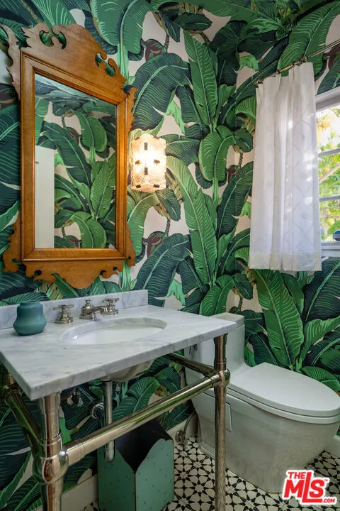 Los Angeles, California 90024, United States, 4 Bedrooms Bedrooms, ,4 BathroomsBathrooms,Residential,Active,81882