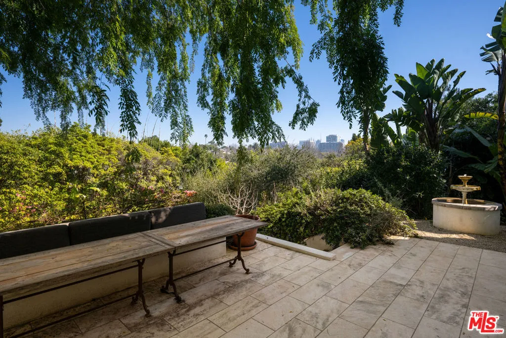 Los Angeles, California 90024, United States, 4 Bedrooms Bedrooms, ,4 BathroomsBathrooms,Residential,Active,81882