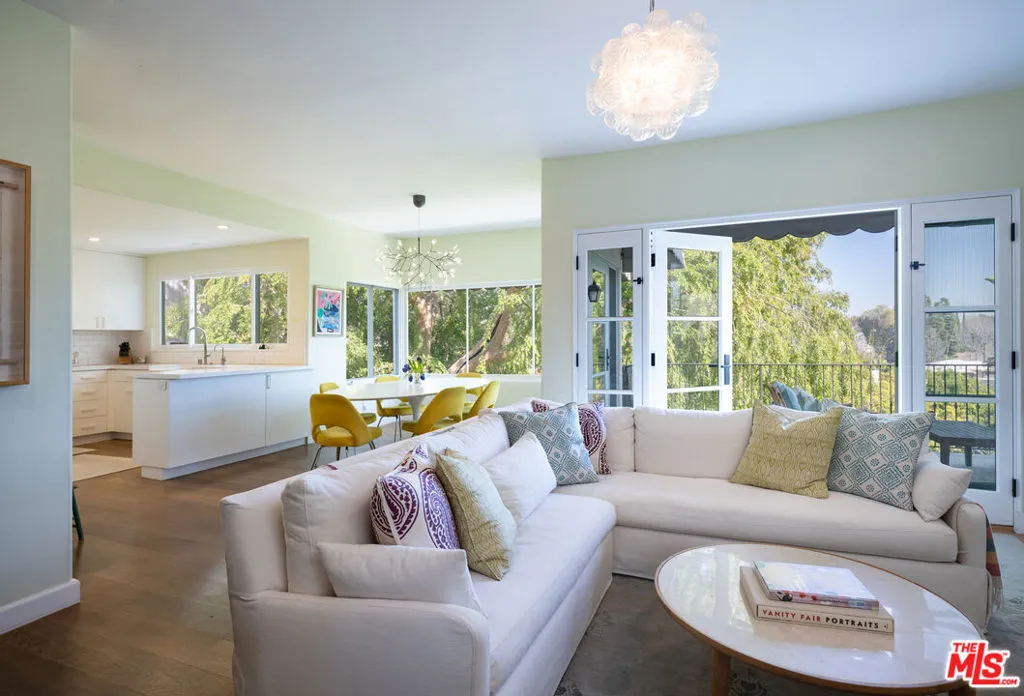 Los Angeles, California 90024, United States, 4 Bedrooms Bedrooms, ,4 BathroomsBathrooms,Residential,Active,81882