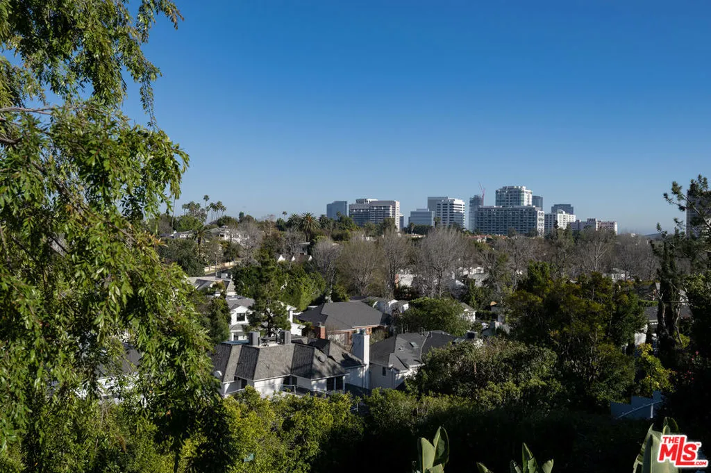 Los Angeles, California 90024, United States, 4 Bedrooms Bedrooms, ,4 BathroomsBathrooms,Residential,Active,81882