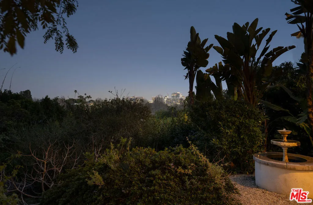 Los Angeles, California 90024, United States, 4 Bedrooms Bedrooms, ,4 BathroomsBathrooms,Residential,Active,81882