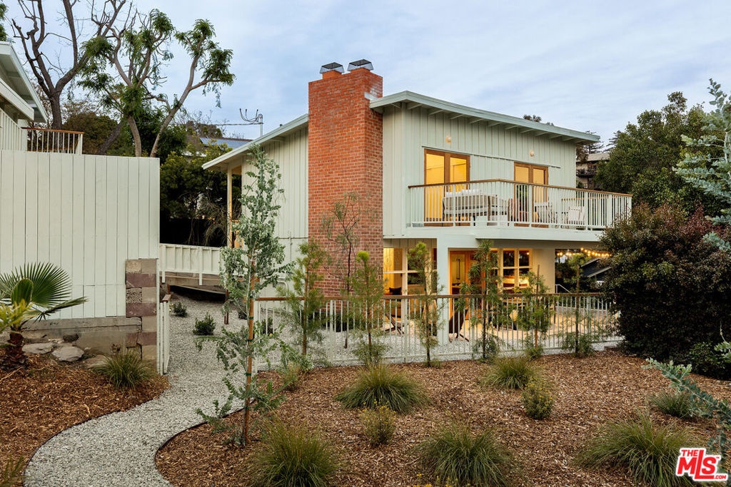 Properties 1 2052 Cerro Gordo Street