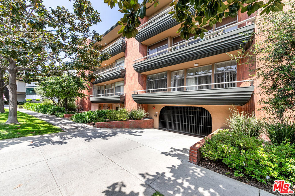 Properties 2 818 S Gretna Green Way