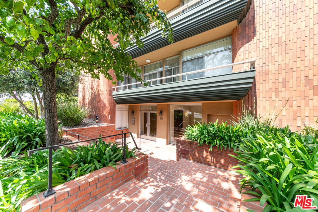 Properties 4 818 S Gretna Green Way