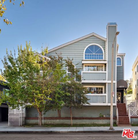 A home in Studio City