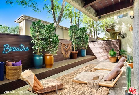 1979 Grace Avenue 6 Los Angeles CA 90068