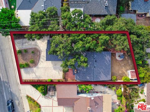 A home in La Crescenta