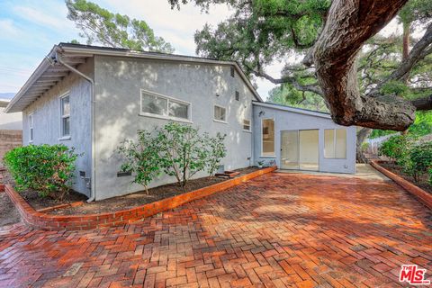 A home in La Crescenta