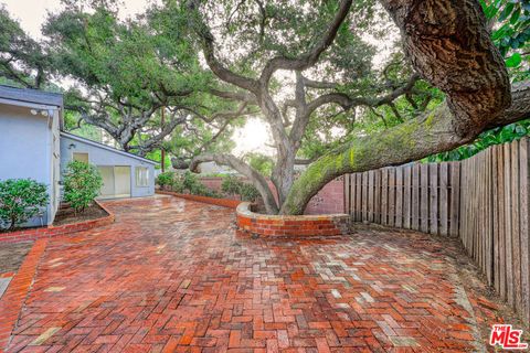 A home in La Crescenta