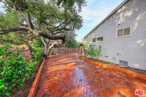 A home in La Crescenta