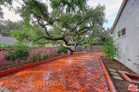 A home in La Crescenta