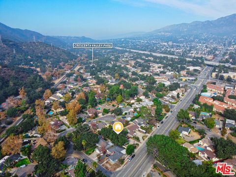 A home in La Crescenta