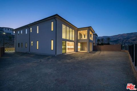 A home in Porter Ranch