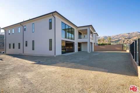 A home in Porter Ranch