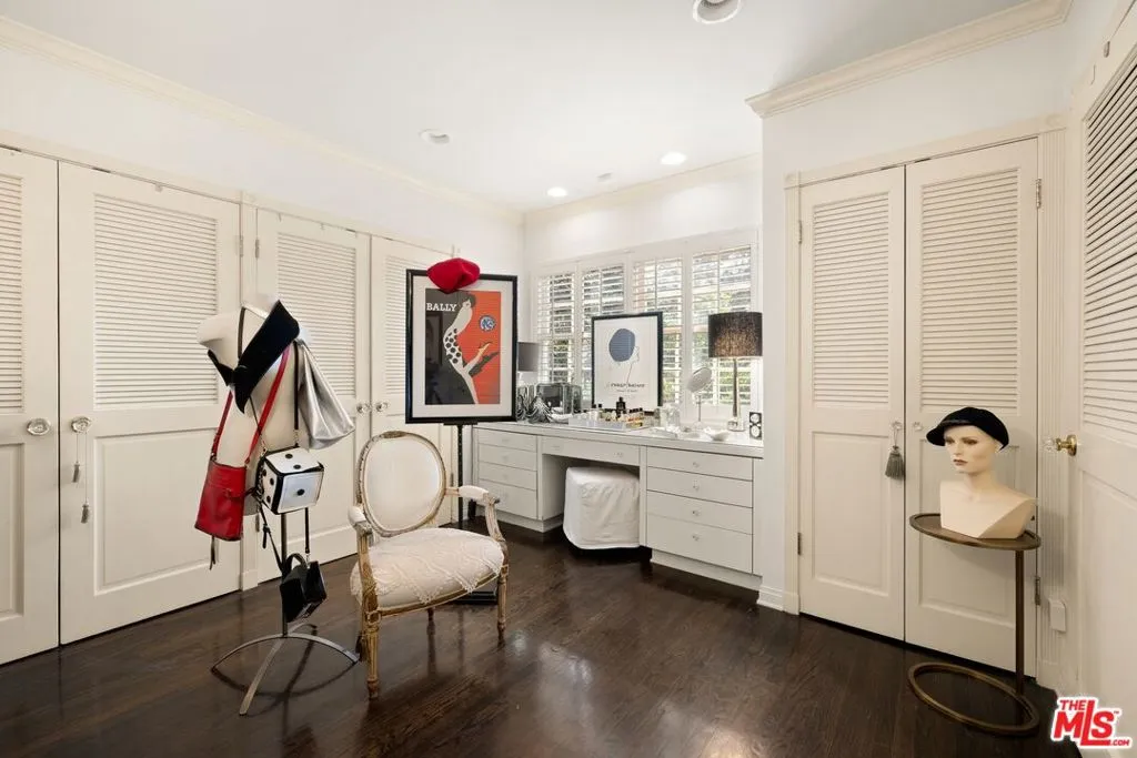 Los Angeles, California 90049, United States, 4 Bedrooms Bedrooms, ,4 BathroomsBathrooms,Residential,Pending,29738