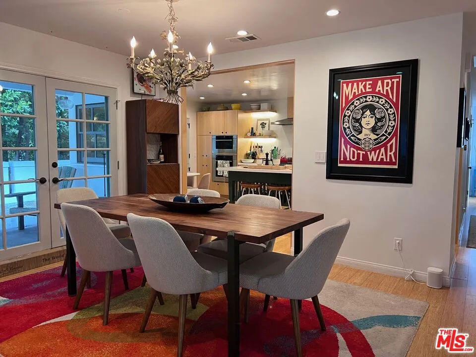 Santa Monica, California 90402, United States, 3 Bedrooms Bedrooms, ,2 BathroomsBathrooms,Residential,Pending,90405