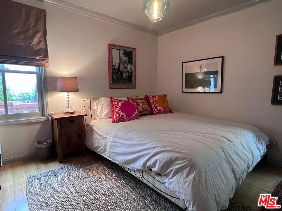 Santa Monica, California 90402, United States, 3 Bedrooms Bedrooms, ,2 BathroomsBathrooms,Residential,Pending,90405