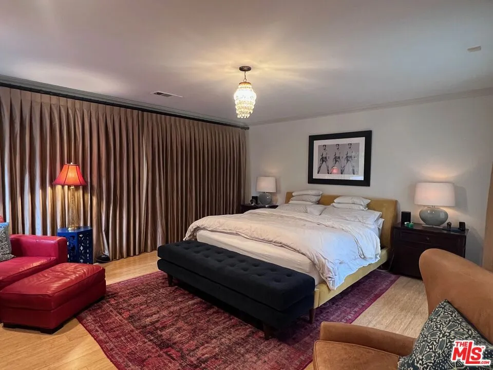 Santa Monica, California 90402, United States, 3 Bedrooms Bedrooms, ,2 BathroomsBathrooms,Residential,Pending,90405