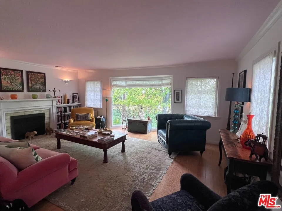 Santa Monica, California 90402, United States, 3 Bedrooms Bedrooms, ,2 BathroomsBathrooms,Residential,Pending,90405