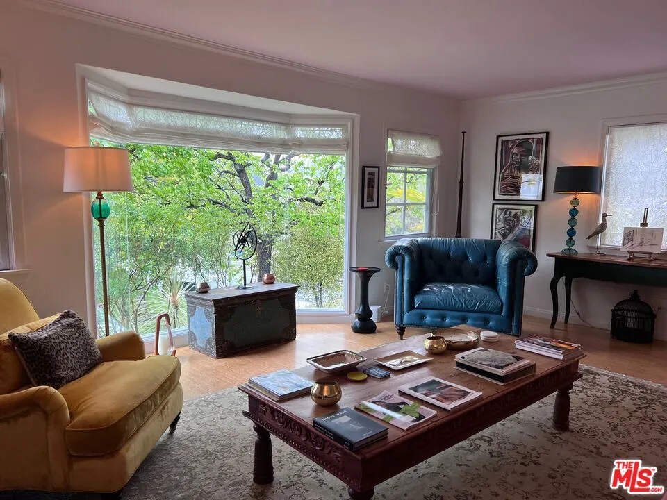 Santa Monica, California 90402, United States, 3 Bedrooms Bedrooms, ,2 BathroomsBathrooms,Residential,Pending,90405