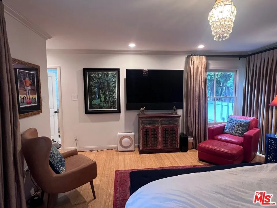 Santa Monica, California 90402, United States, 3 Bedrooms Bedrooms, ,2 BathroomsBathrooms,Residential,Pending,90405