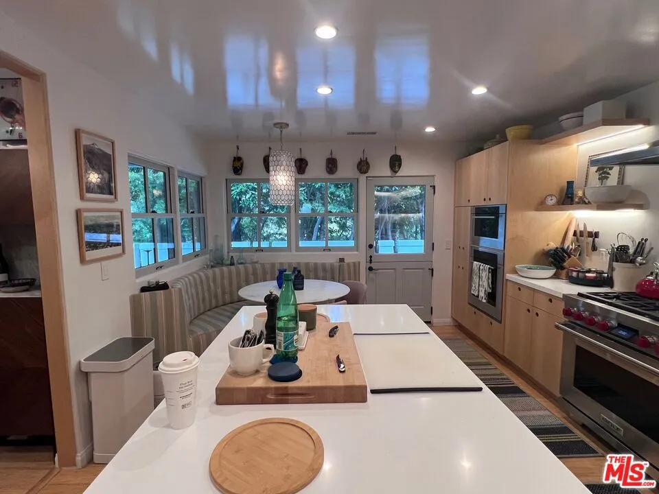 Santa Monica, California 90402, United States, 3 Bedrooms Bedrooms, ,2 BathroomsBathrooms,Residential,Pending,90405