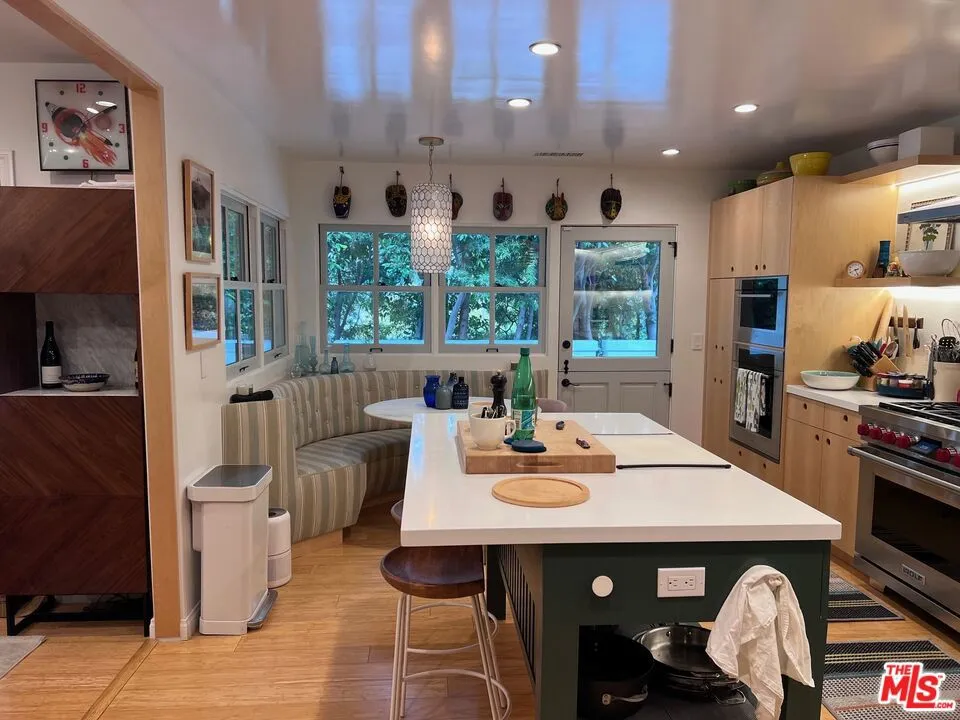 Santa Monica, California 90402, United States, 3 Bedrooms Bedrooms, ,2 BathroomsBathrooms,Residential,Pending,90405