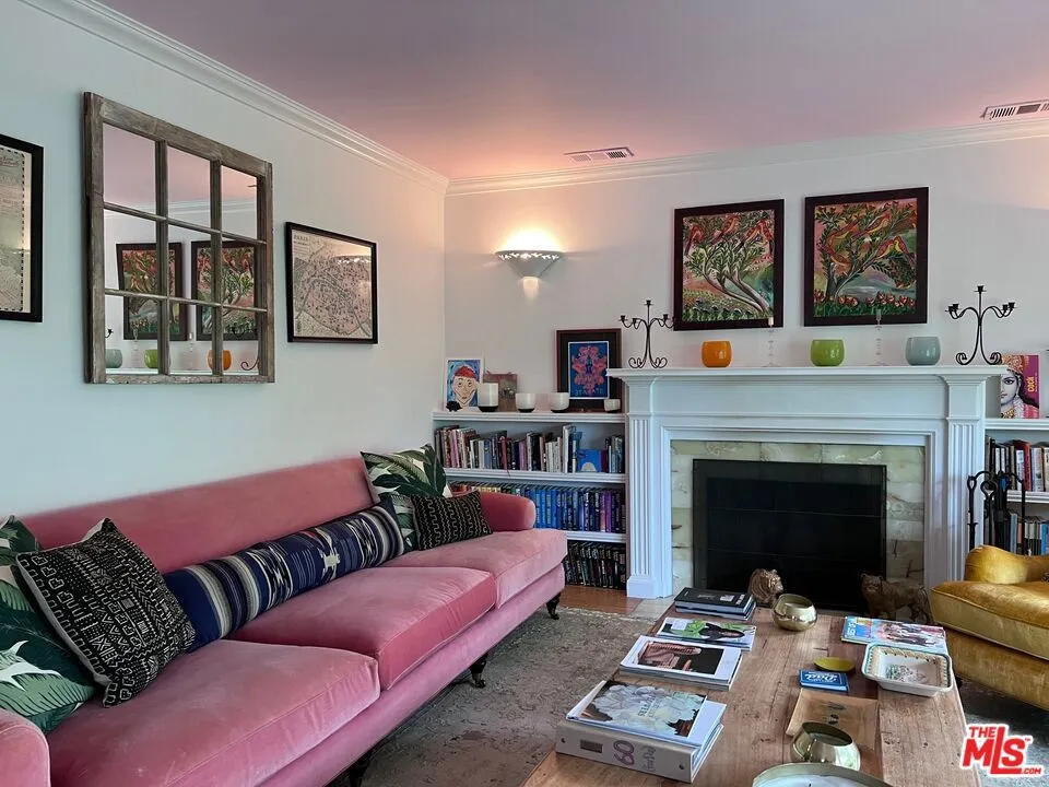 Santa Monica, California 90402, United States, 3 Bedrooms Bedrooms, ,2 BathroomsBathrooms,Residential,Pending,90405