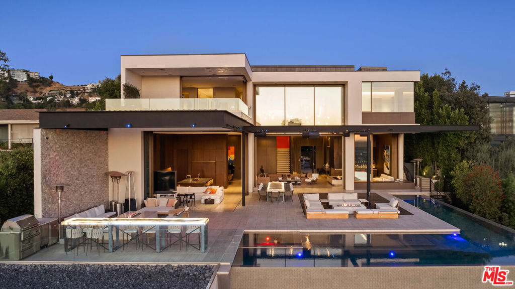 Properties 1 1305 Collingwood Place