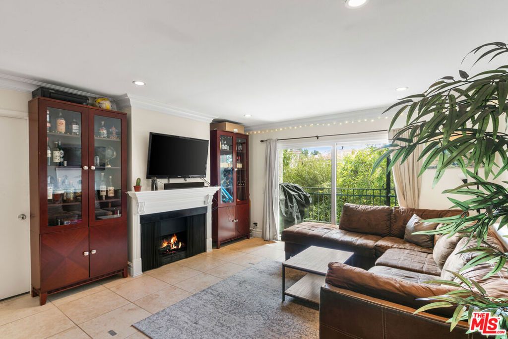 listing image 0