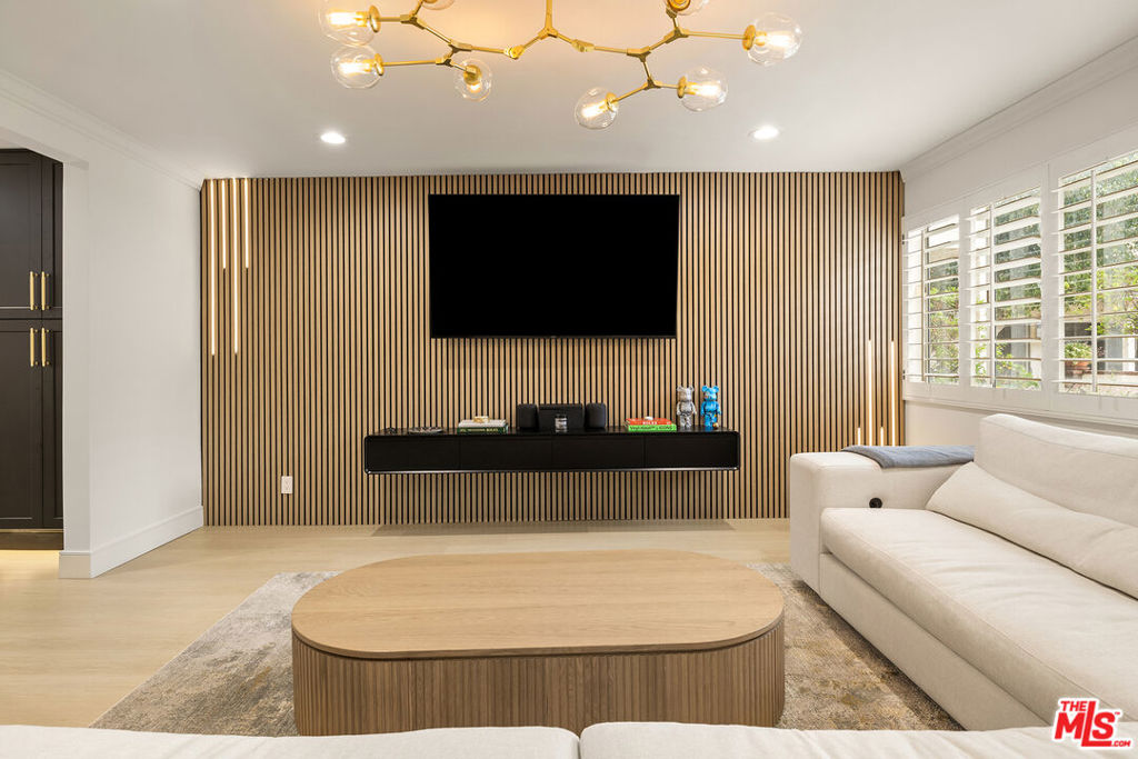 Properties 3 5315 Yarmouth Avenue 104