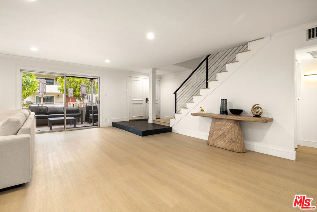 Properties 2 5315 Yarmouth Avenue 104