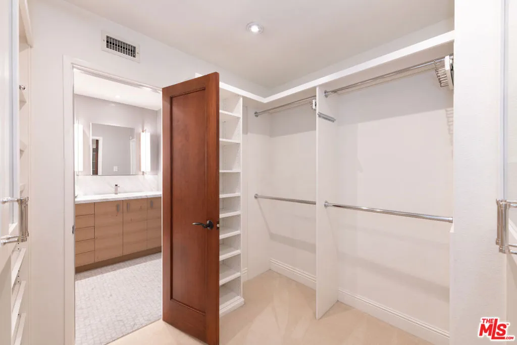 Beverly Hills, California 90212, United States, 3 Bedrooms Bedrooms, ,3 BathroomsBathrooms,Residential,Active,86746