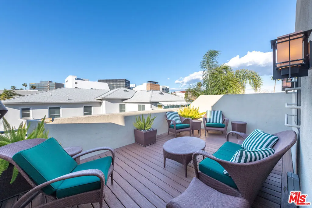 Beverly Hills, California 90212, United States, 3 Bedrooms Bedrooms, ,3 BathroomsBathrooms,Residential,Active,86746